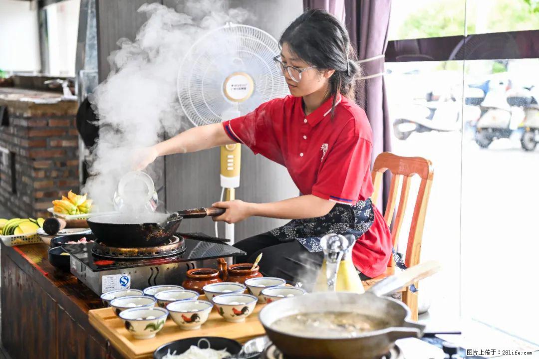 全网追的“扁担女孩”,找了一份暑假工,时薪12元 - 宁波生活资讯 - 宁波28生活网 nb.28life.com
